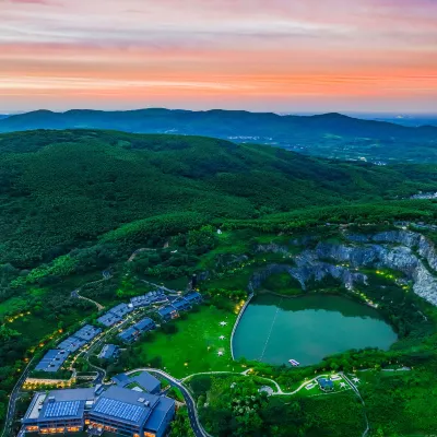 WYNDHAM GRAND PLAZA ROYALE HOT SPRINGS RESORT LIYANG Hotels near Wuyuedi Peak