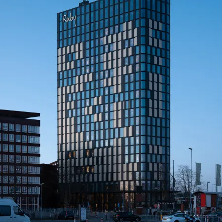 Ruby Emma Hotel Amsterdam by IHG Отели рядом с достопримечательностью «Даппермаркт»