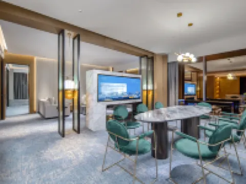 Jishou Xiangquan Sunshine Hotel Hotel di Jishou