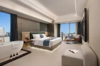 Huayang Hotel (Neijiang Wanda Plaza)