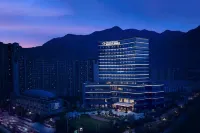 Grand Skylight International Hotel LongNan XingChao Hotel dekat Jiezhou Botanical Garden