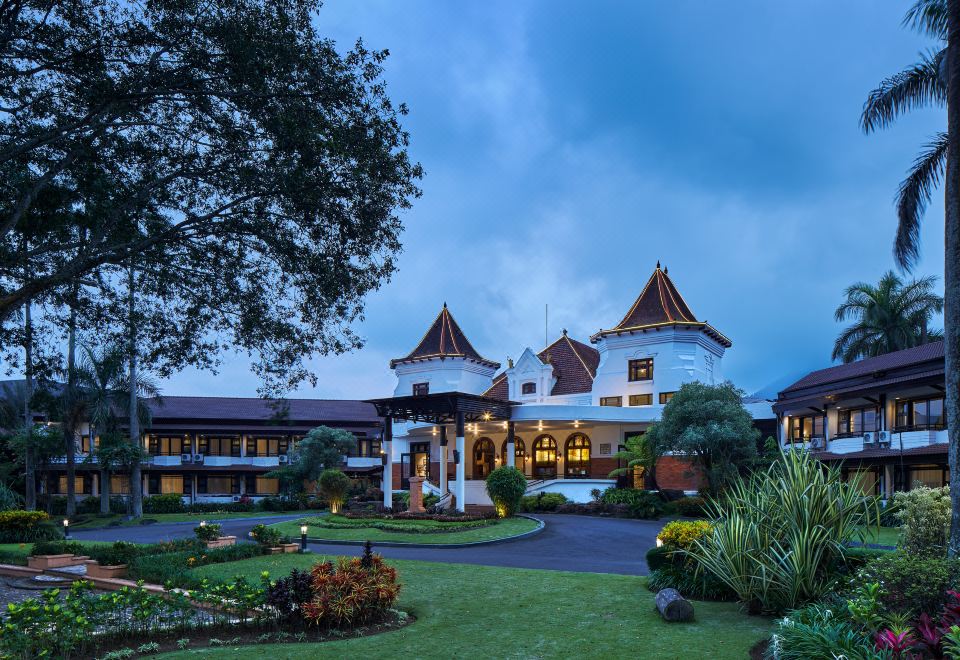 eL Hotel Kartika Wijaya Batu Over view