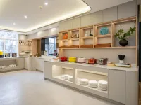 Homeinn Plus Hotel (Beijing Tuanjiehu Chaoyang Park Metro Station) Hotels near Chaoyang