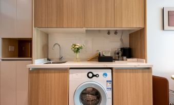 Wanmao Executive Apartment (Longgang Vanke Plaza Jixiang Subway Station)