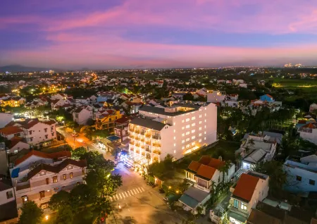 Khách sạn sang trọng Amina Lantana Hội An