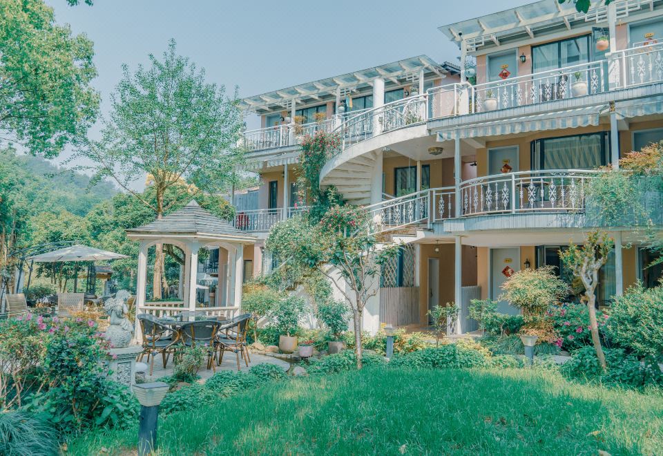 3. 룽징 신칭 인..