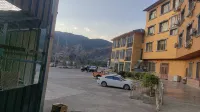 冕寧靈山陽光飯店 - 停車場