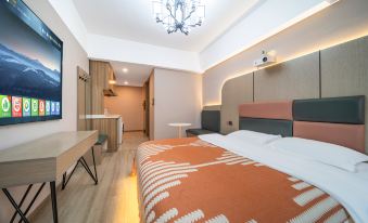Happy Hotel (East railway station)