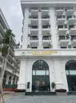 Lucky Phoenix Hotel & Apartment Hôtels à proximité de : Chua Lang Hoang Mai