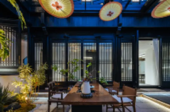 Floral Lux Hotel · Tongli Mingyuan Hotel