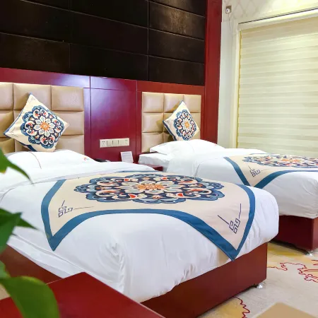 Dunhuang Yuntian International Hotel (Shazhou Night Market)