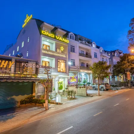 Golden Bee Hotel Отели рядом с достопримечательностью «Крейзи Хаус»
