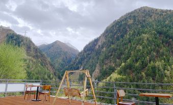 VALATOMS Hotel (Siguniang Mountain Scenic Area Branch 5)