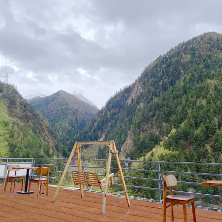 VALATOMS Hotel (Siguniang Mountain Scenic Area Branch 5)
