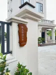 Dong  Xing  Qi  Dao  Hai  Bian  Xiao  Yuan