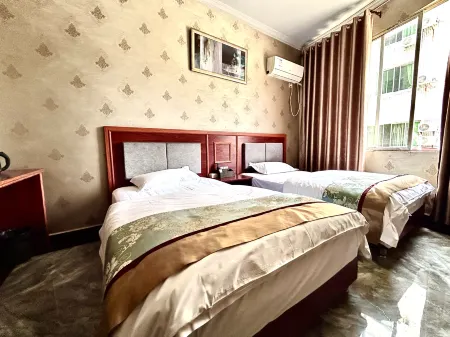 Jiajiang Yingchun Hotel Отели рядом с достопримечательностью «Dongfeng Weir-Qianfo Rock»