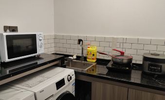 Houmujia Apartment (Shanghai Shaanxi South Road Subway Station Store)