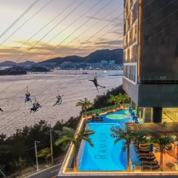Ramada Plaza by Wyndham Dolsan Yeosu Отели рядом с достопримечательностью «Остров Одонго»
