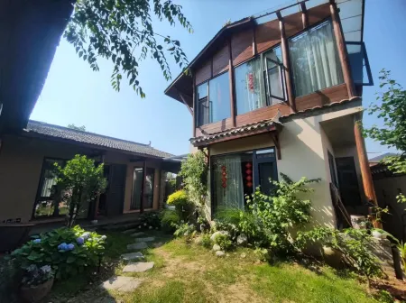 Feidong White Horse Residential Accommodation Отели рядом с достопримечательностью «Liujiafan Ancient Dwellings»