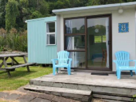 Dickson Holiday Park Hotels in Thames