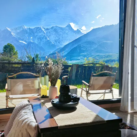 Kangsang Taolin Xueshan Tibetan Chalet