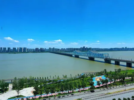 Yibai International Hotel (Nanchang West Station National Sports Center Branch)