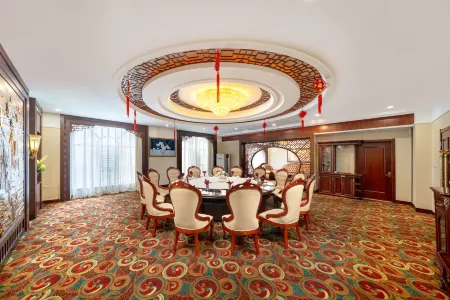 Jinshuihe Hot Spring International Hotel Отели рядом с достопримечательностью «Meiren Songyuan (North Gate)»