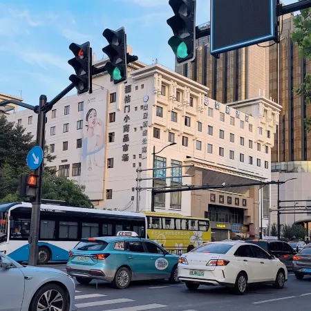 Qianshi Apartment (Shanghai Yuyuan Subway Station Branch)
