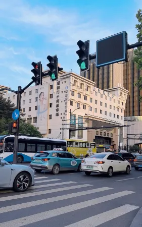 Qianshi Apartment (Shanghai Yuyuan Subway Station Branch)