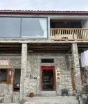 Qiannian Yaozhai Shanggougou Homestay - parking