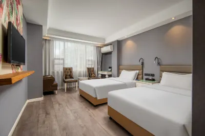 Baiyue Holiday Inn Hotels near Shiyan Chongyang Tower