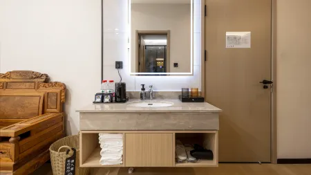 Floral Hotel·Yuehaiyuan Hotel (Weihai Liugong Island Photo Frame Branch) Отели рядом со станцией Weihai Railway Station