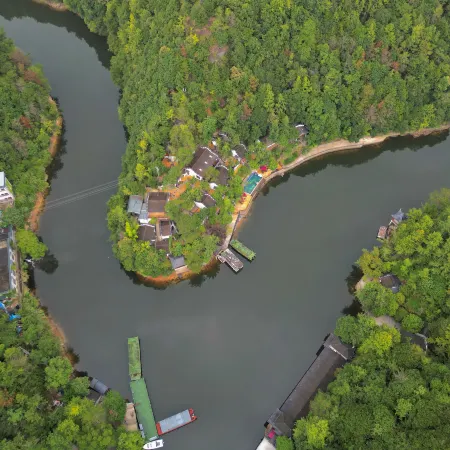 Xinchang: The Lake View Homestay