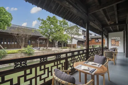 Yanguan Chaoyuezhicheng Xuande Gate Hotel