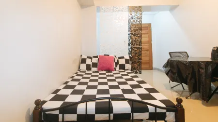 Budget Backpackers Transient House Near Naia by RedDoorz Отели рядом с достопримечательностью «Шрайн оф Сейнт Терес оф Чилд Джесус»