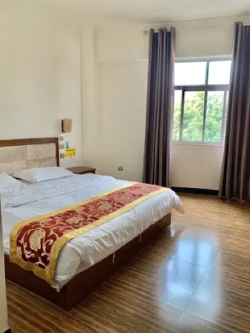 石屏萬德ホテル