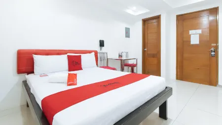 RedDoorz at DBuilders Rooms Bangkal Makati
