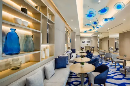 Beach Rotana - All Suites Отели рядом с достопримечательностью «Khalifa University Extension»