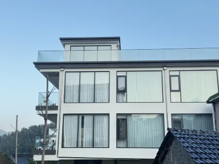 A guesthouse(Moon Bay Scenic Spot Store, Guanzhong Line, Yunnan )