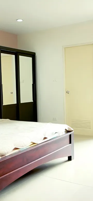 ห้องดีลักซ์ เตียงใหญ่ 1 เตียง