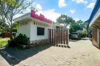 RedDoorz Plus near Adisucipto Airport 2 - Pensionaatit
