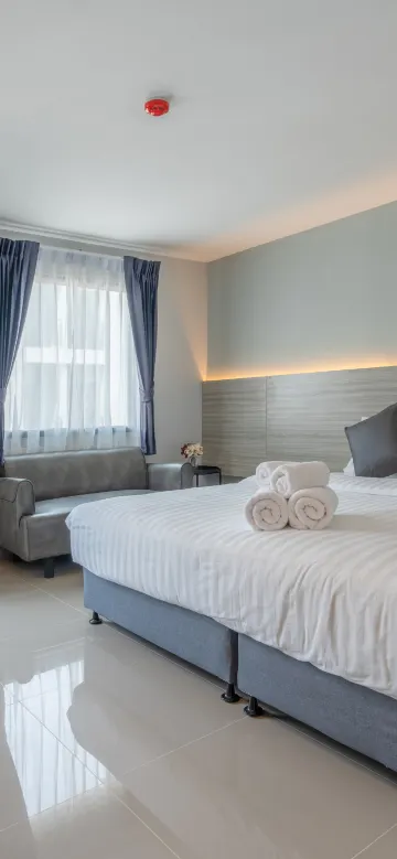 ห้องดีลักซ์ เตียงใหญ่ 1 เตียง