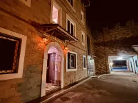 The Castle Hotel Hotels in 