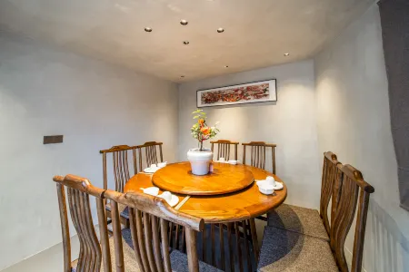 Jiuhuashan Juyuan Lodge Отели рядом с достопримечательностью «Baisui Palace»