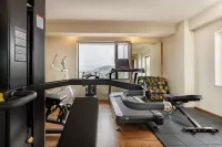Hotel Thrive, A Tropical Courtyard - Gym