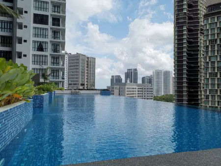 D'Pristine Suites by RR JBcity