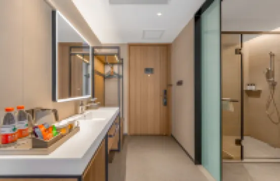 Homeinn Plus Hotel (UrumqiHetian Second Street International Grand Bazaar Branch ) Hotels in Urumqi
