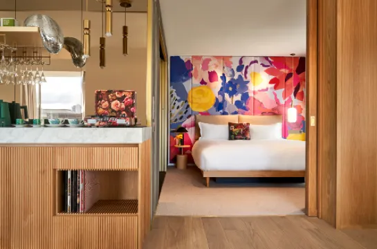 더 보트리 런던, 큐리오 컬렉션 바이 힐튼 런던 호텔