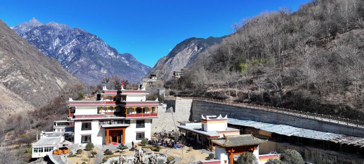 jingyinshanju Hotel di Danba