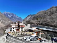 靜隱山居·輕奢設計美宿（中路藏寨店） 中路藏寨二號觀景點附近的飯店